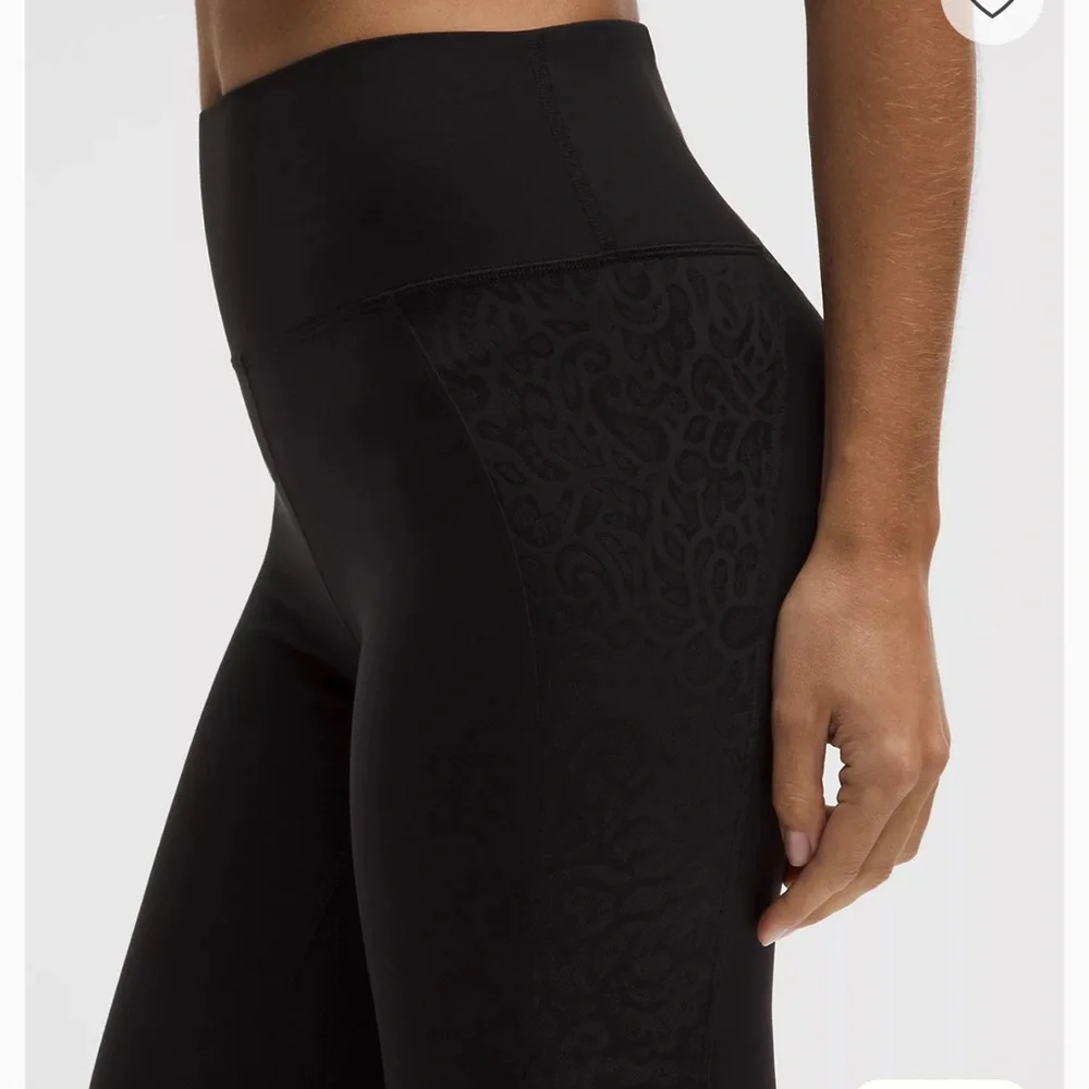 Lululemon Paisley Lace Overlay Tight 25" Leggings Pants Black Women’s Size 8 - Picture 7 of 10